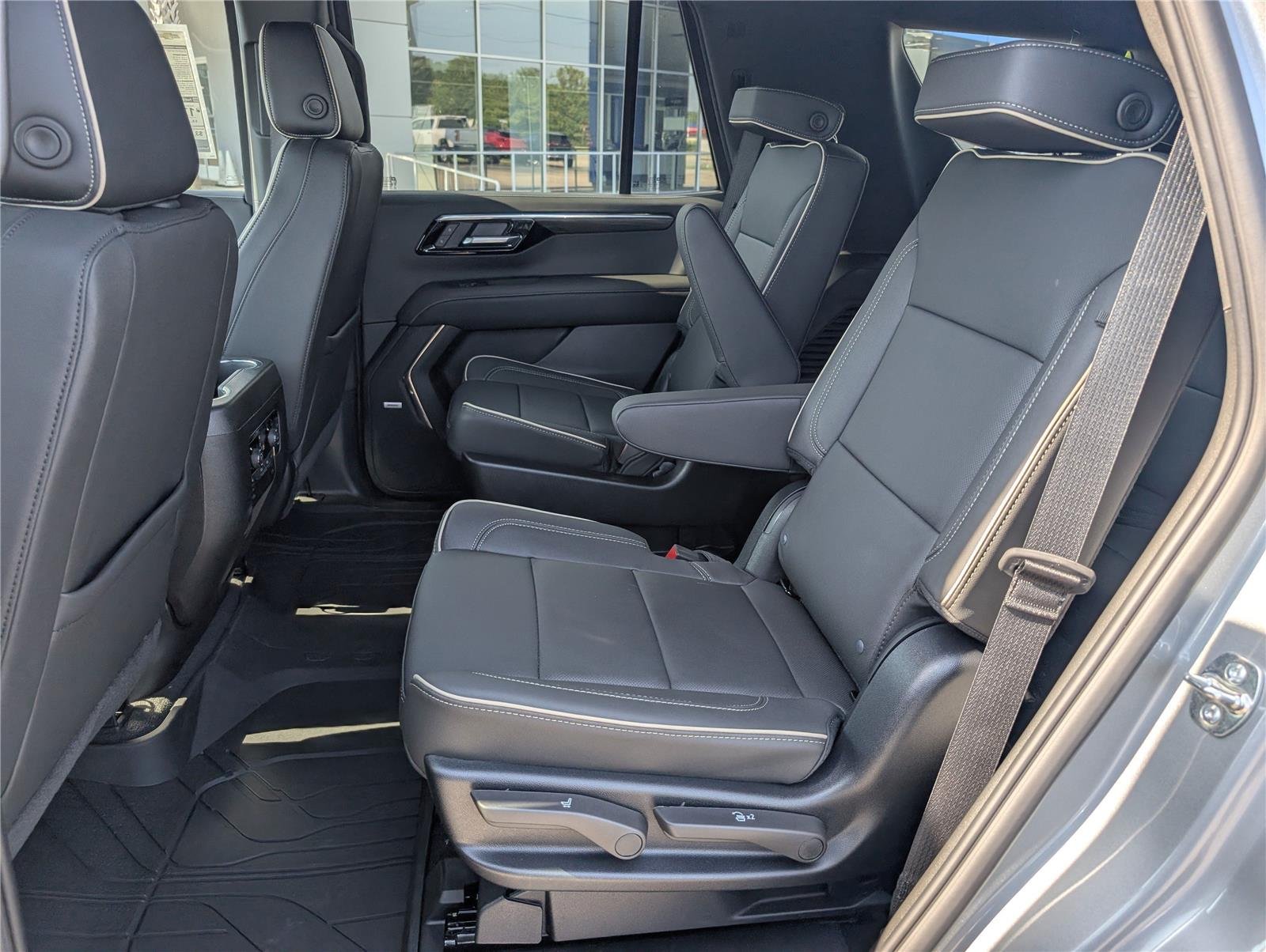 2025 Chevrolet Tahoe Premier photo 31