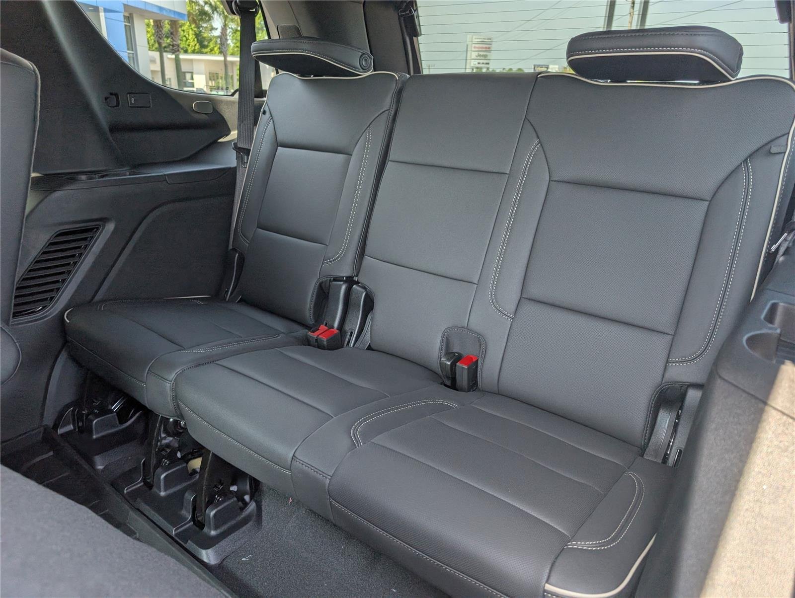 2025 Chevrolet Tahoe Premier photo 32