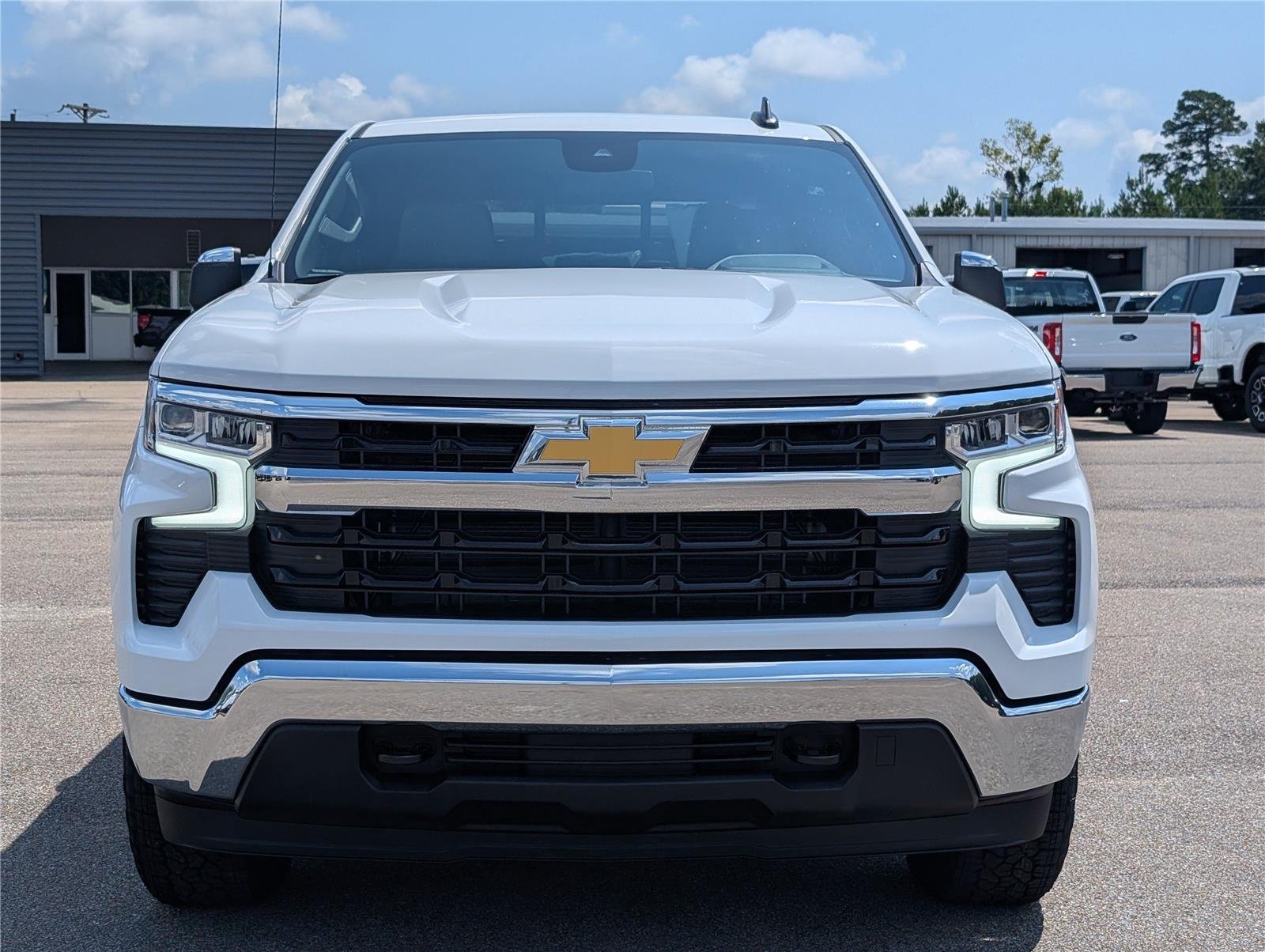 2026 Chevrolet Silverado 1500 LT photo 2