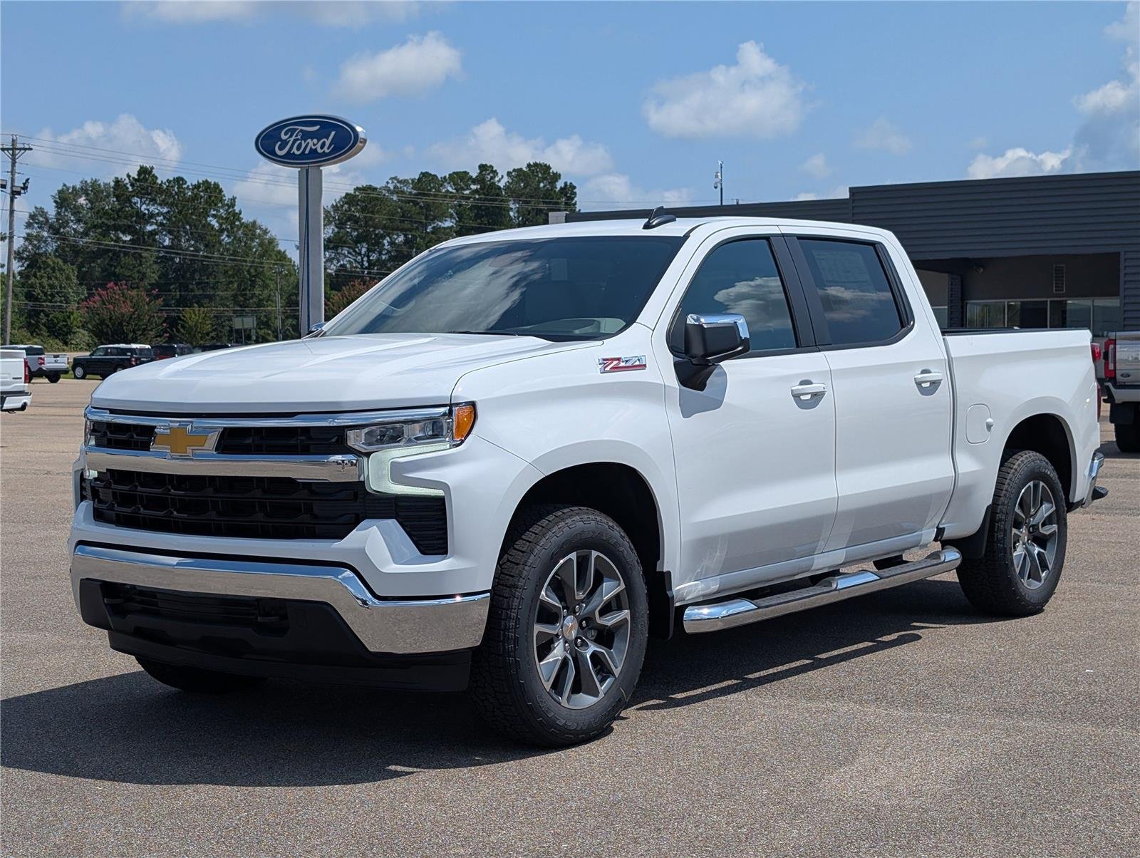 2026 Chevrolet Silverado 1500 LT photo 3