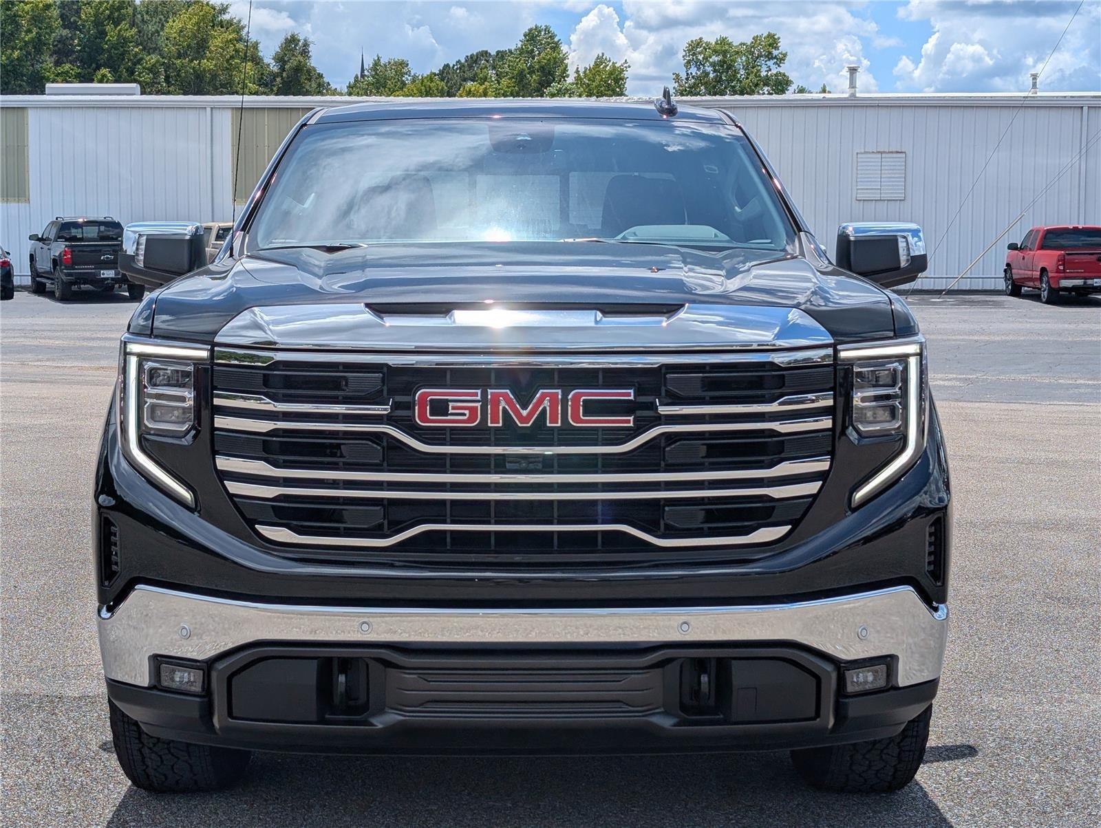2026 Gmc Sierra 1500 SLT photo 2