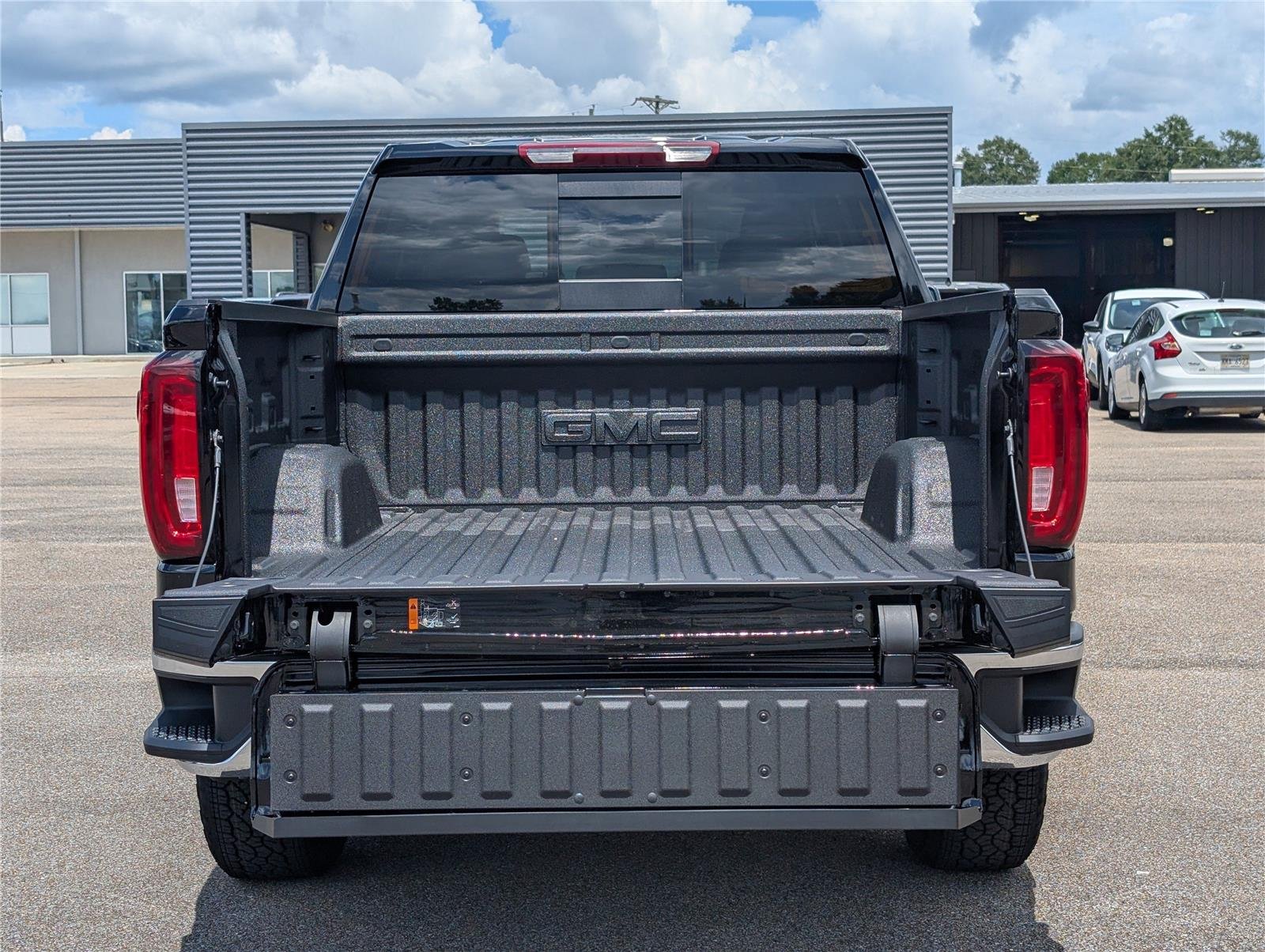 2026 Gmc Sierra 1500 SLT photo 7