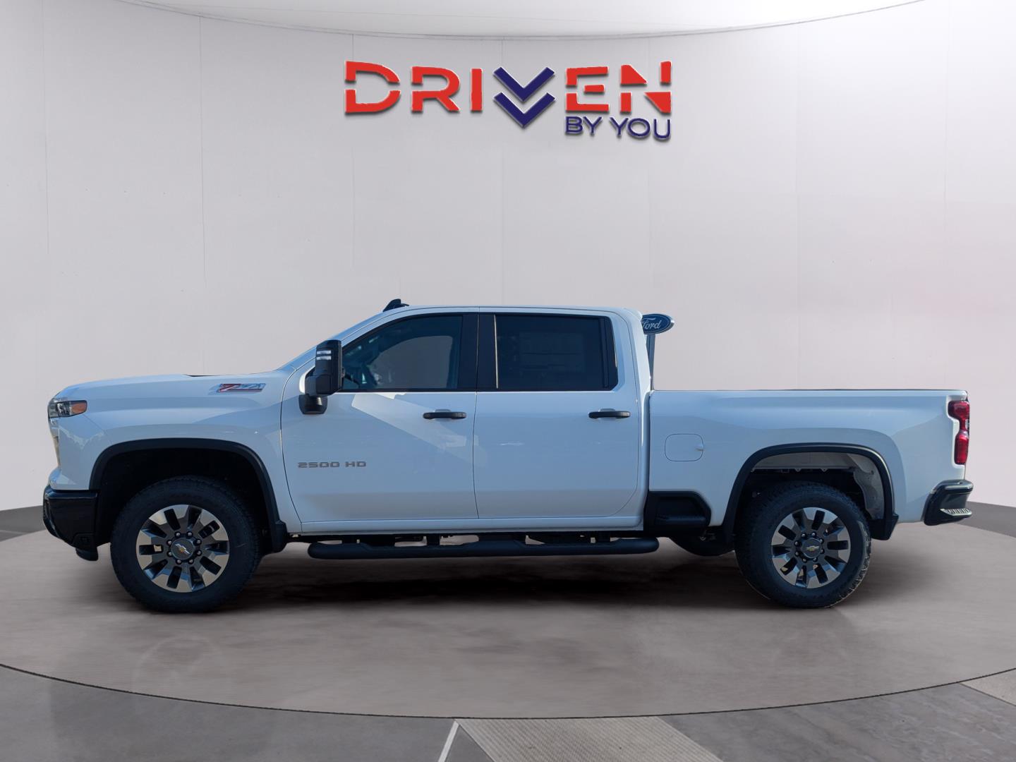 2025 Chevrolet Silverado 2500HD Custom photo 2