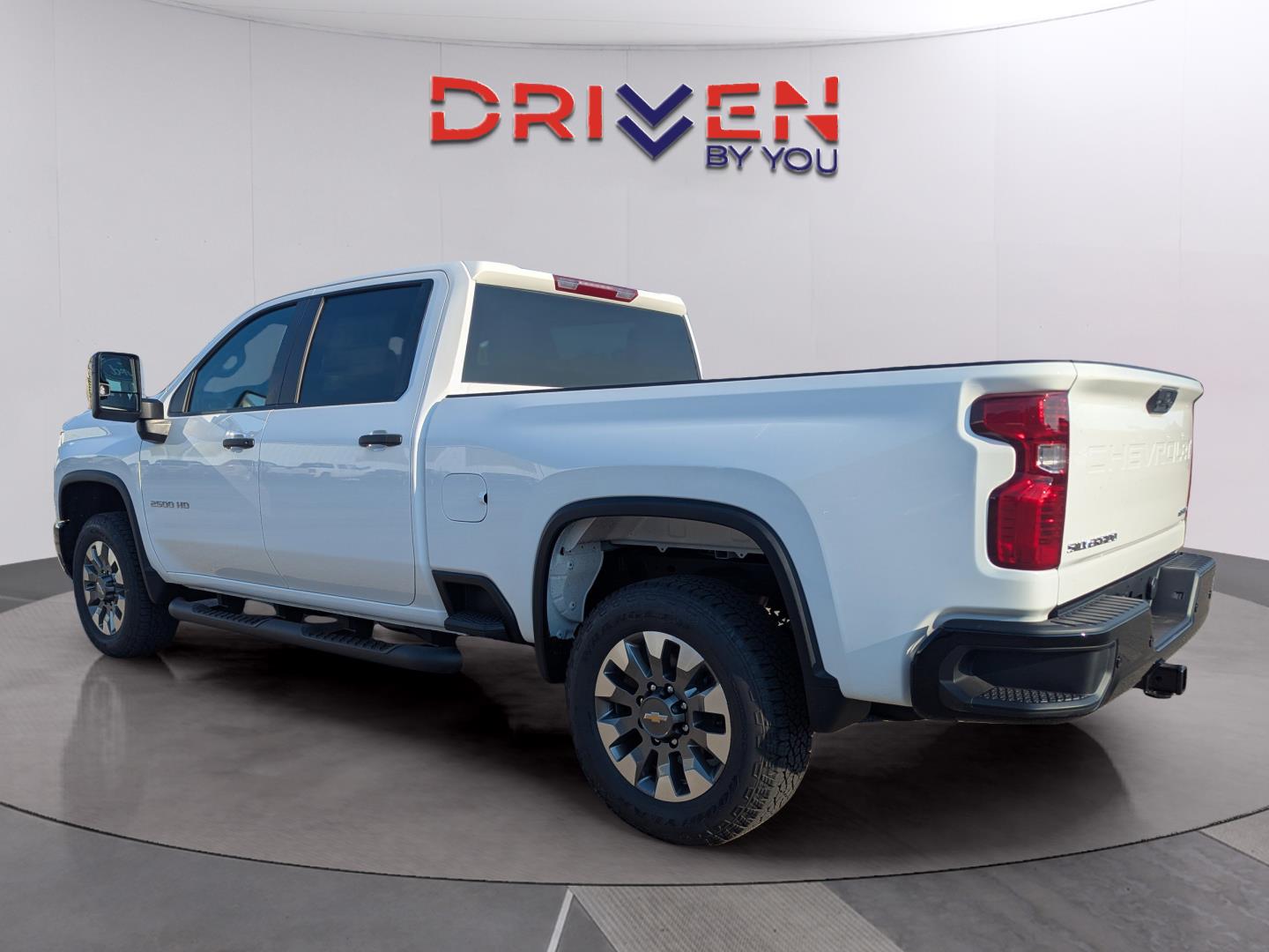 2025 Chevrolet Silverado 2500HD Custom photo 4