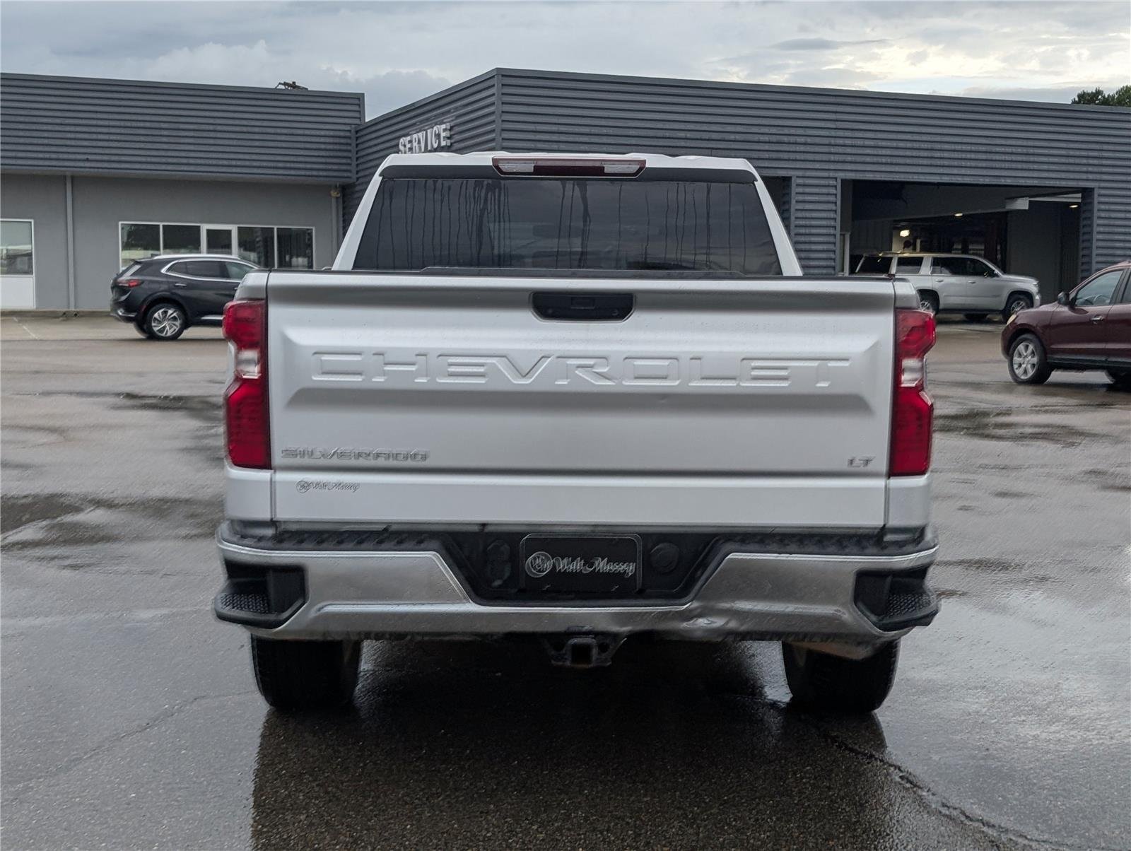 2021 Chevrolet Silverado 1500 LT photo 3