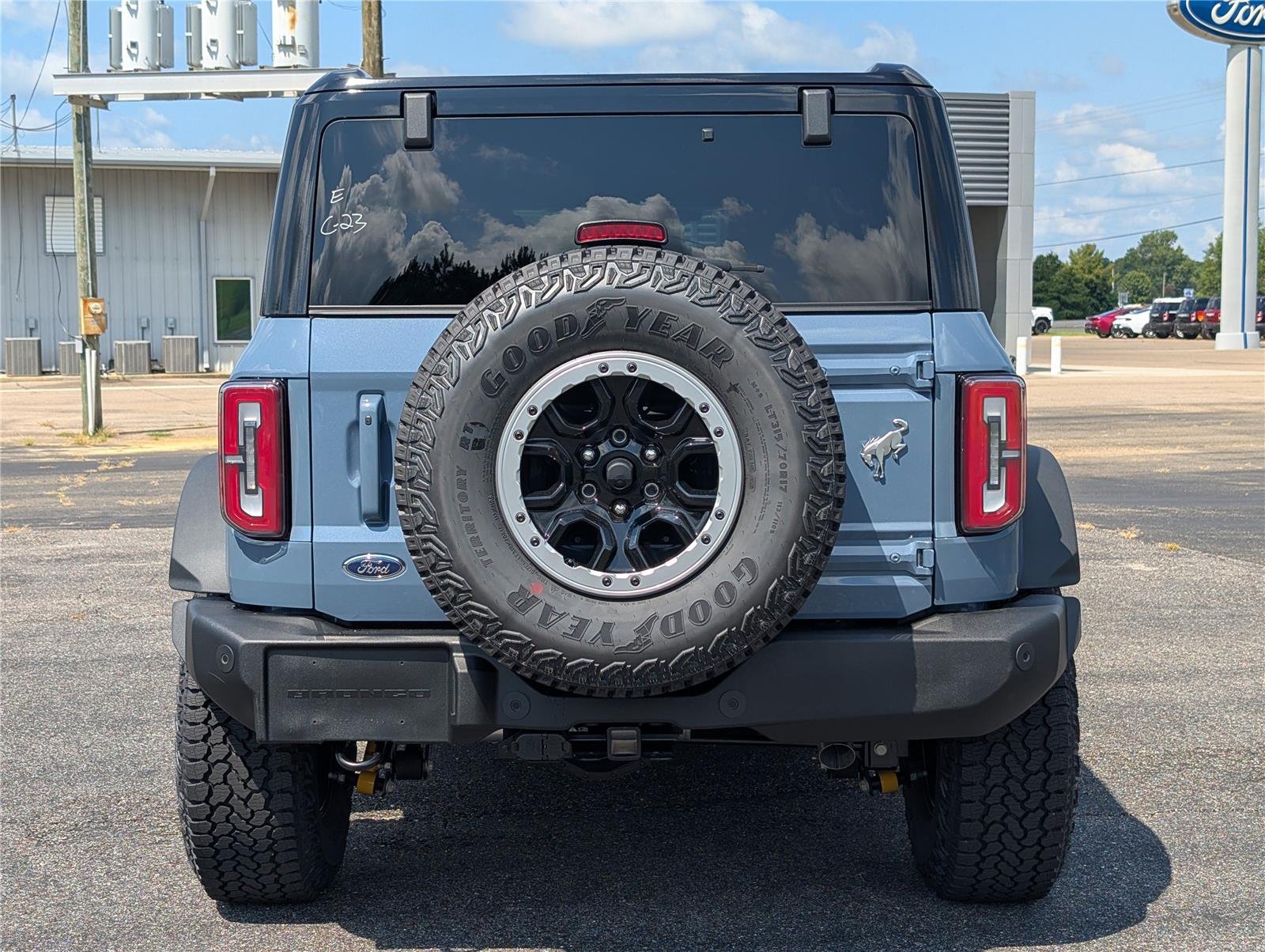 2025 Ford Bronco Outer Banks photo 4