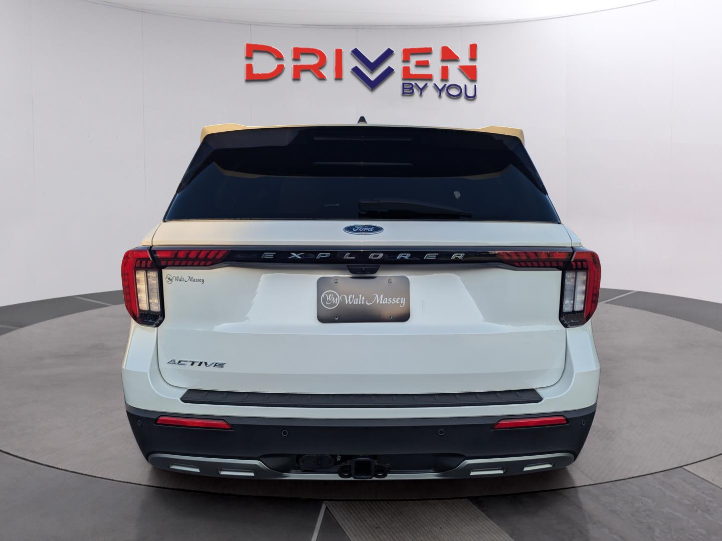 2025 Ford Explorer photo 3