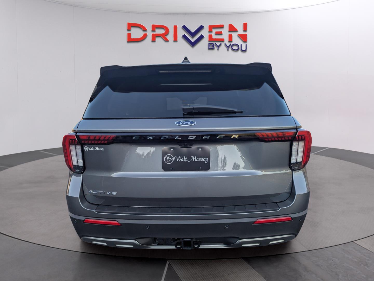 2025 Ford Explorer photo 4