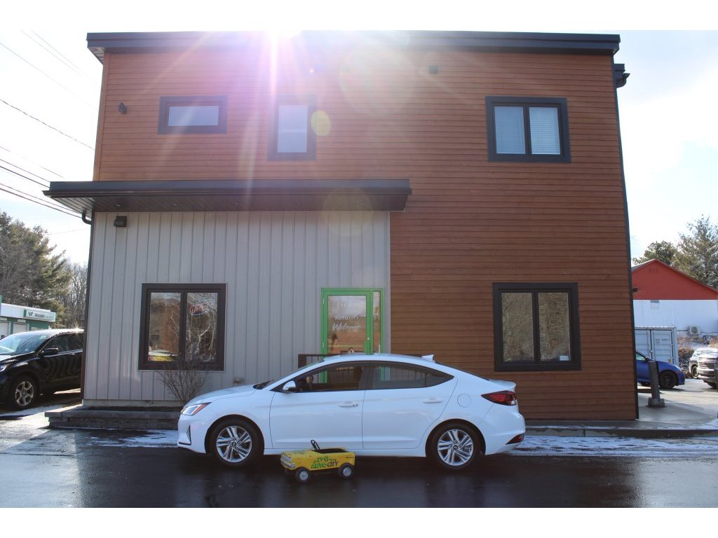 Hyundai Elantra Preferred FWD