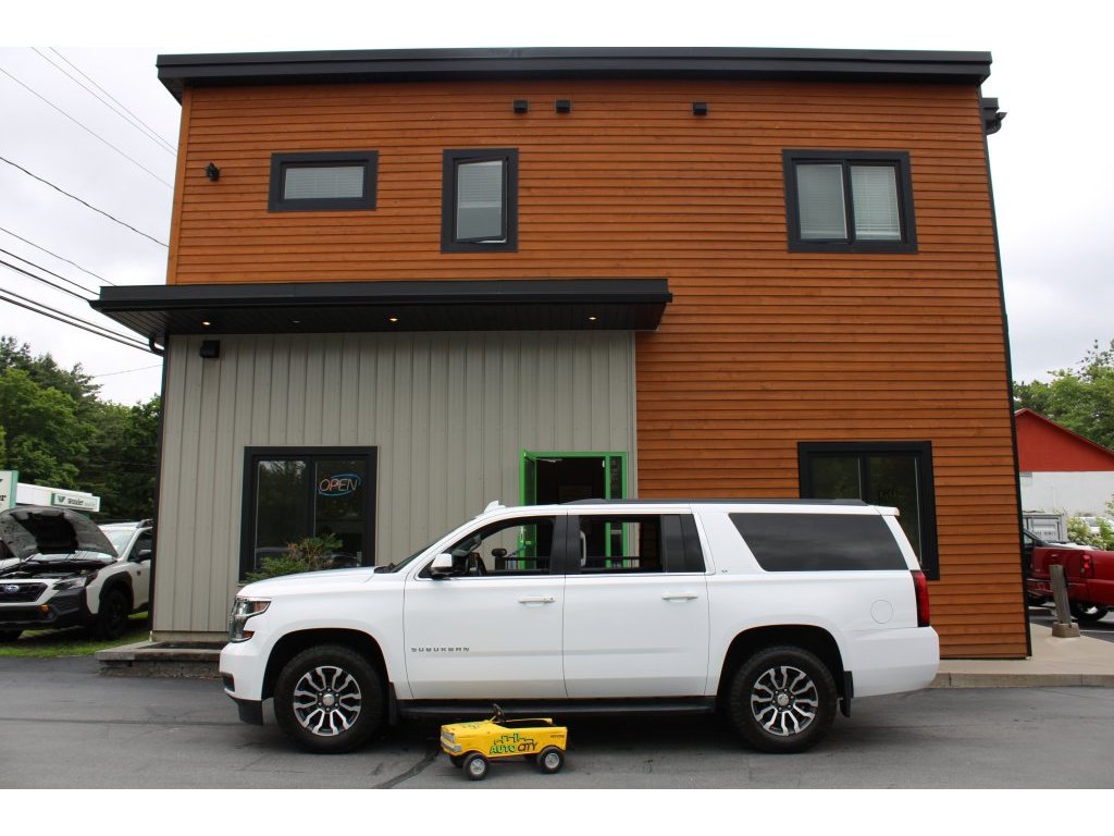 White (Iridescent Pearl Tricoat) 2019 Chevrolet Suburban SUV / Crossover Four-Wheel Drive Automatic