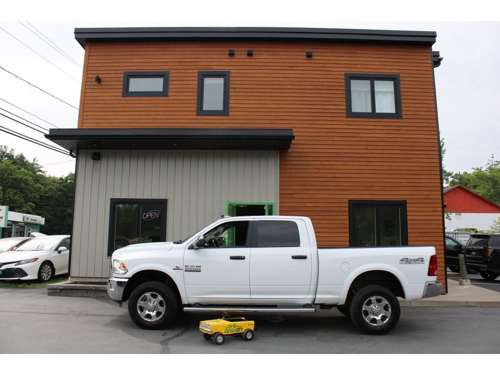 Bright White 2018 RAM 2500 Pickup Truck Four-Wheel Drive