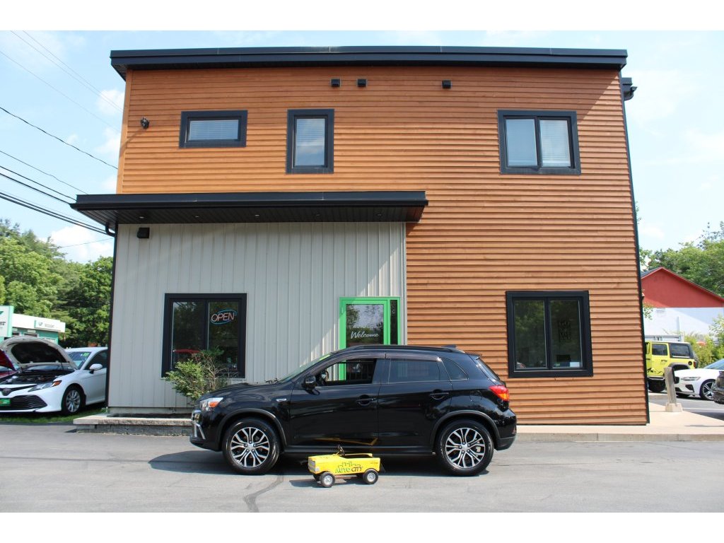 Labrador Black Pearl 2018 Mitsubishi RVR SUV / Crossover Automatic