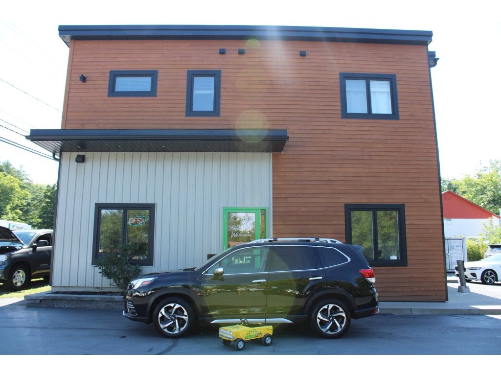 Crystal Black Silica 2024 Subaru Forester Wagon Automatic