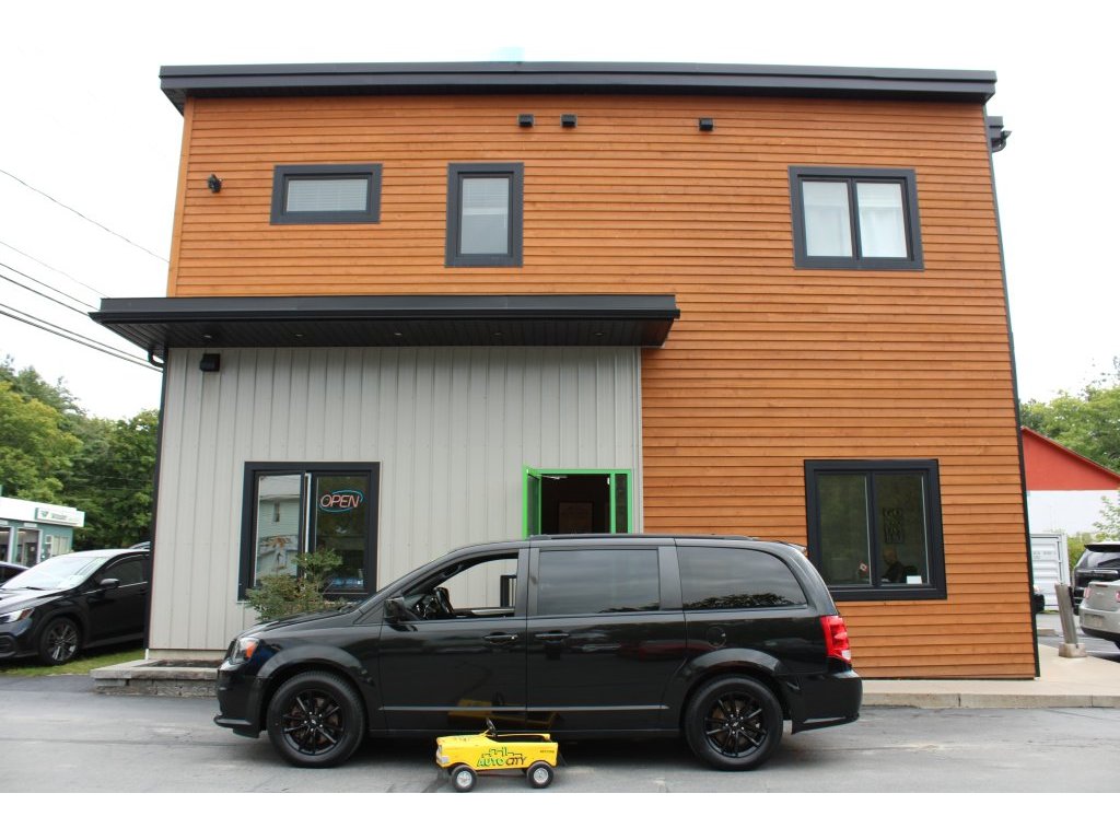 Brilliant Black Crystal Pearl 2020 Dodge Grand Caravan Minivan Front-Wheel Drive Automatic