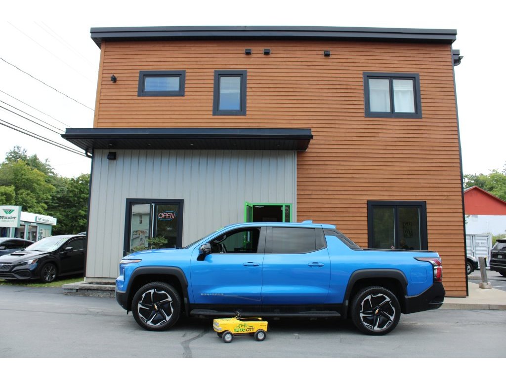Blue Smoke Metallic 2025 Chevrolet Silverado EV Pickup Truck All-Wheel Drive Automatic