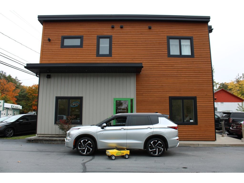 Sterling Silver 2025 Mitsubishi Outlander Hybrid Plug-in SUV / Crossover Automatic