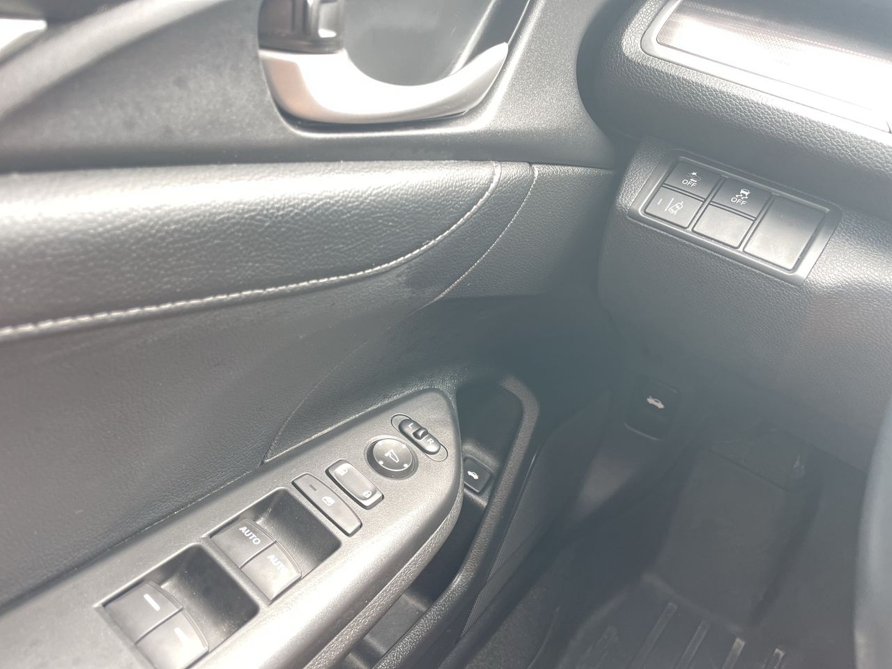 2019 Honda Civic Sedan Touring - P21117 Mobile Image 12