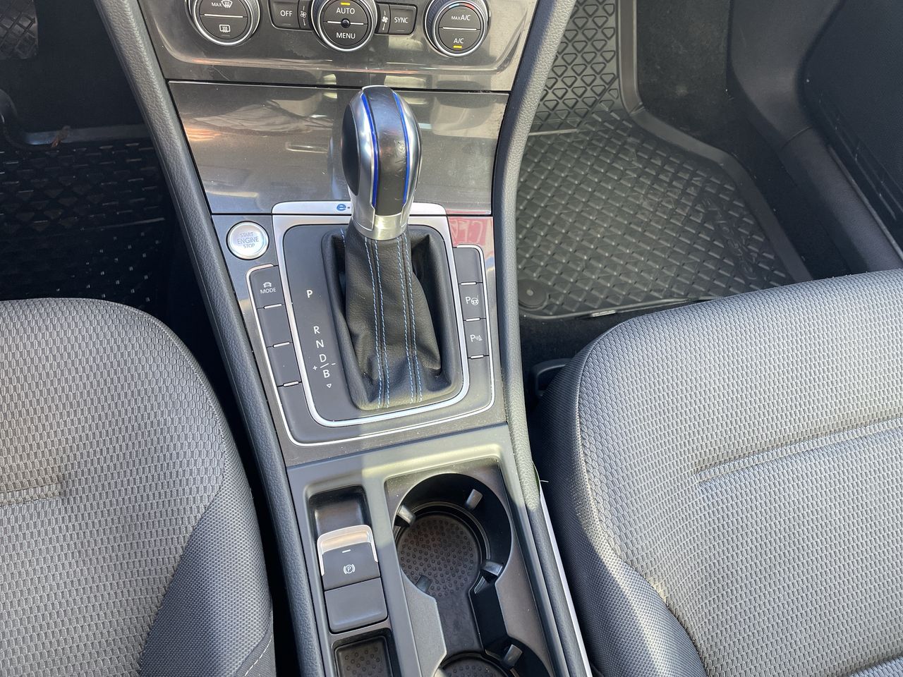 2018 Volkswagen e-Golf Comfortline - P21180 Mobile Image 20