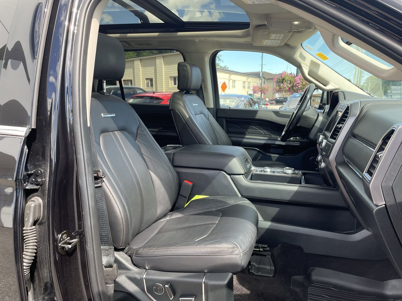2021 Ford Expedition Platinum - P21237 Mobile Image 26