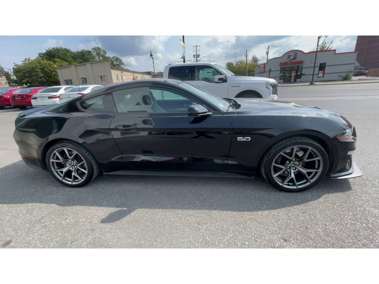 2019 Ford Mustang - P21400 Full Image 9