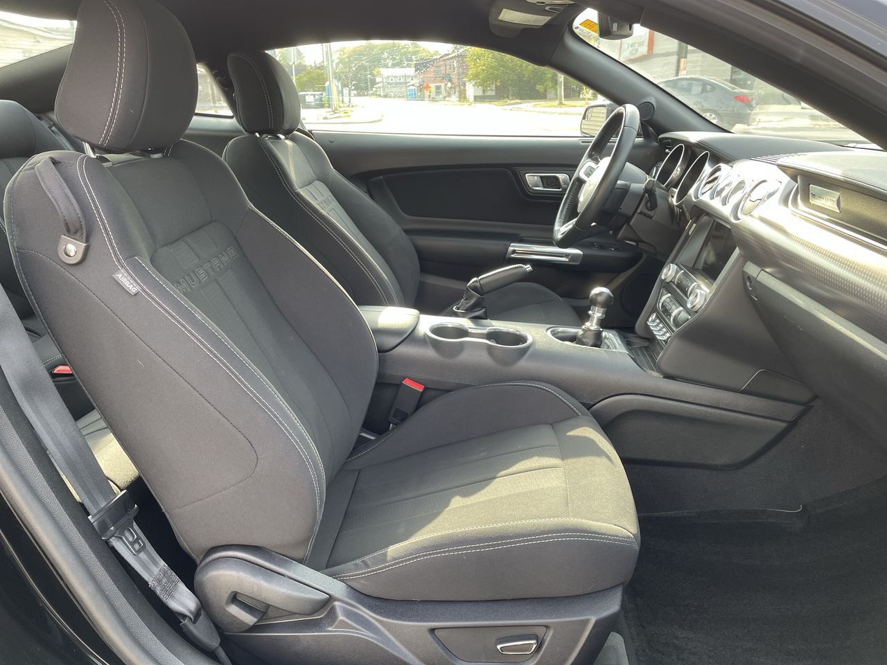2019 Ford Mustang - P21400 Full Image 23