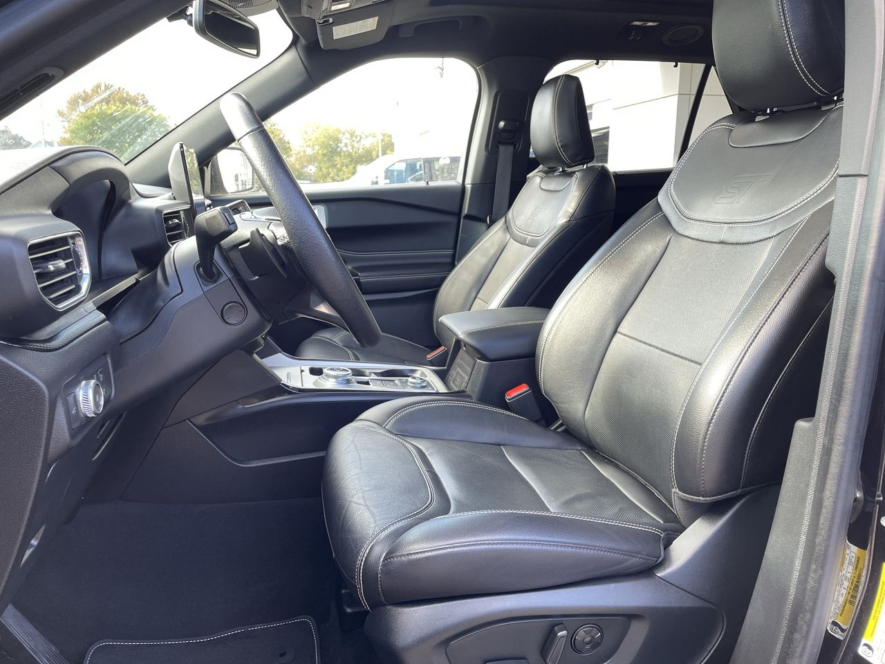 2022 Ford Explorer - P21435 Full Image 11
