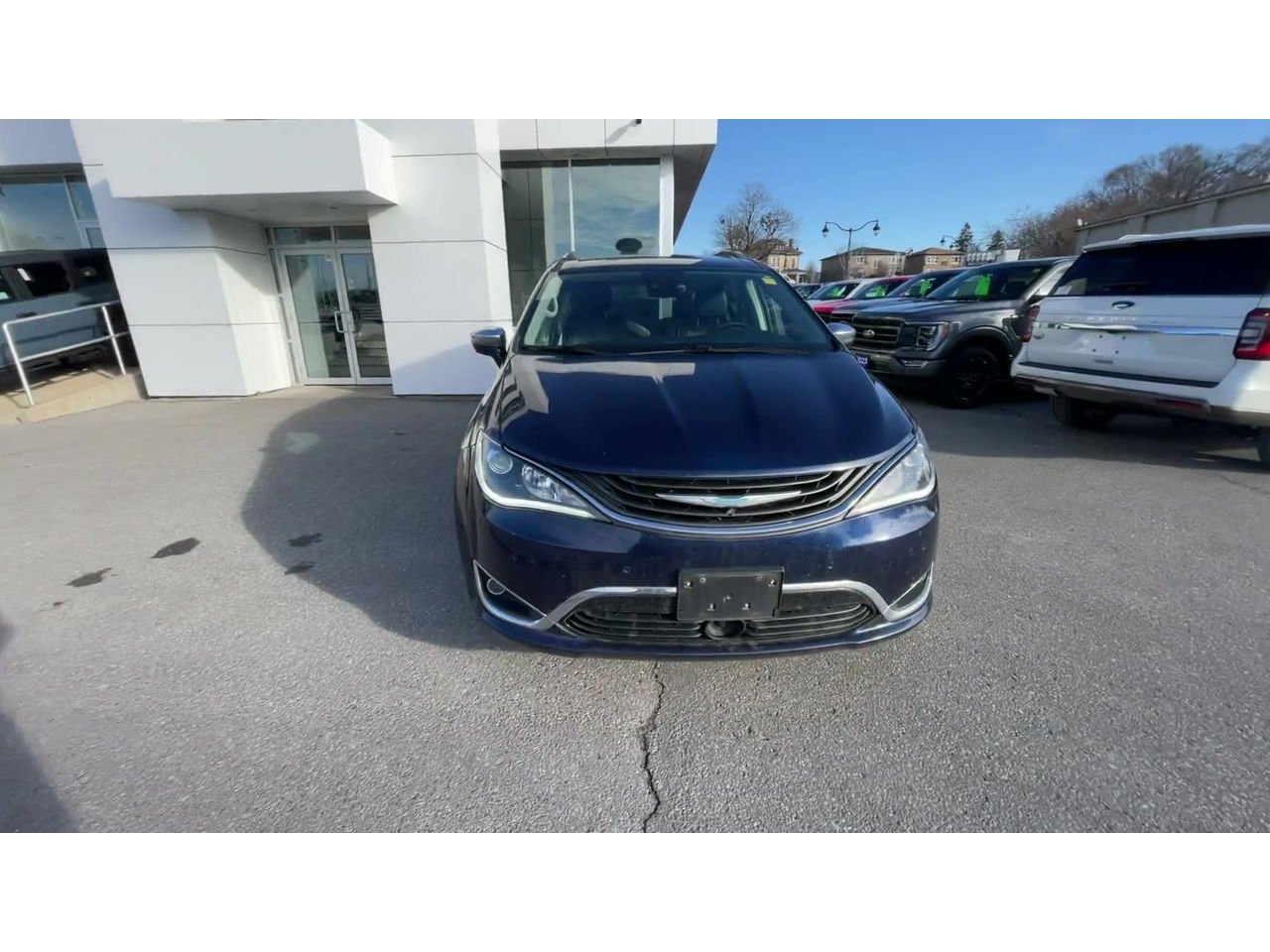 2018 Chrysler Pacifica Hybrid Limited - P21595 Mobile Image 2