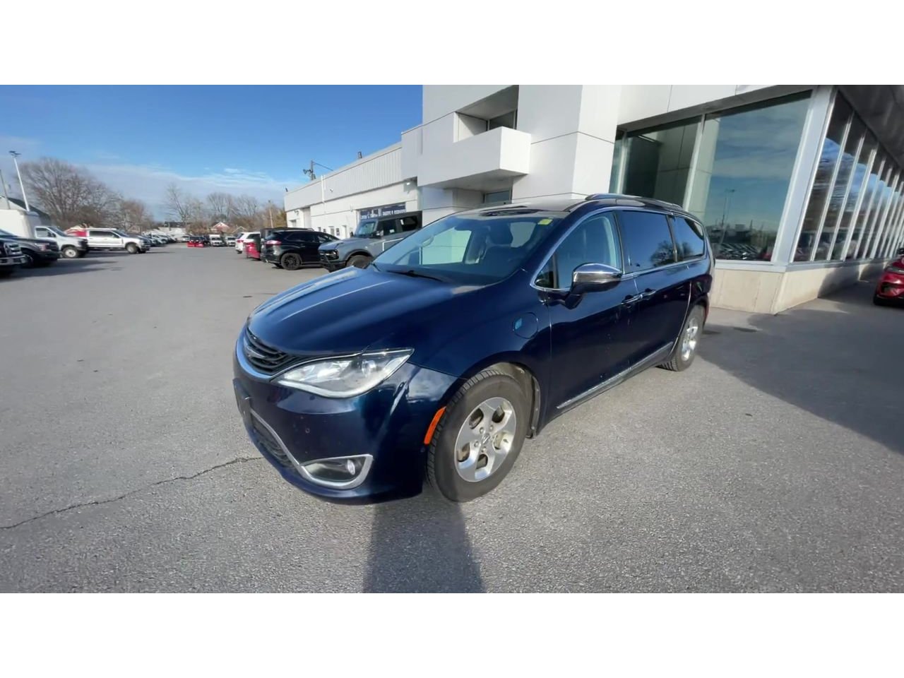 2018 Chrysler Pacifica Hybrid Limited - P21595 Mobile Image 3