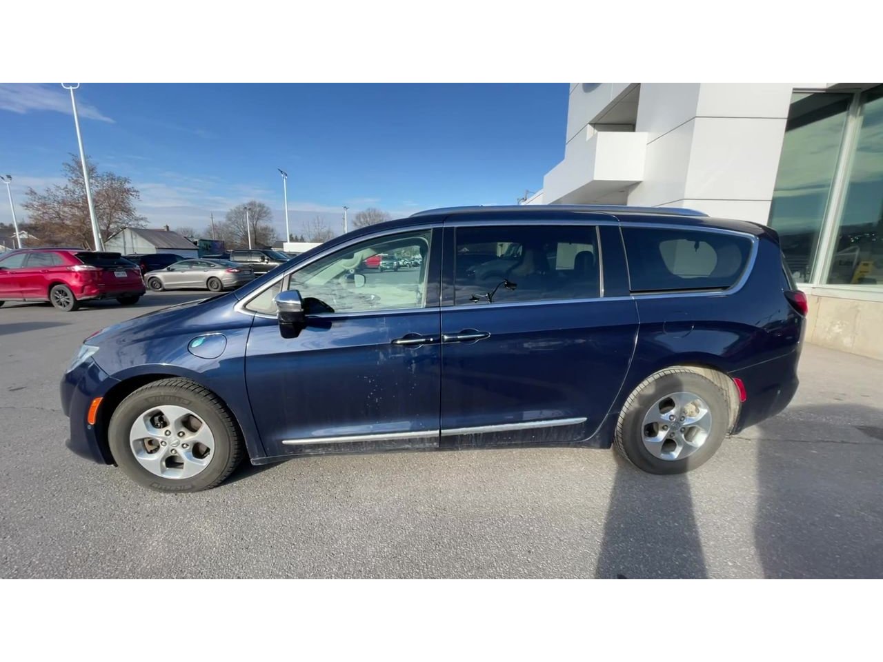2018 Chrysler Pacifica Hybrid Limited - P21595 Mobile Image 4