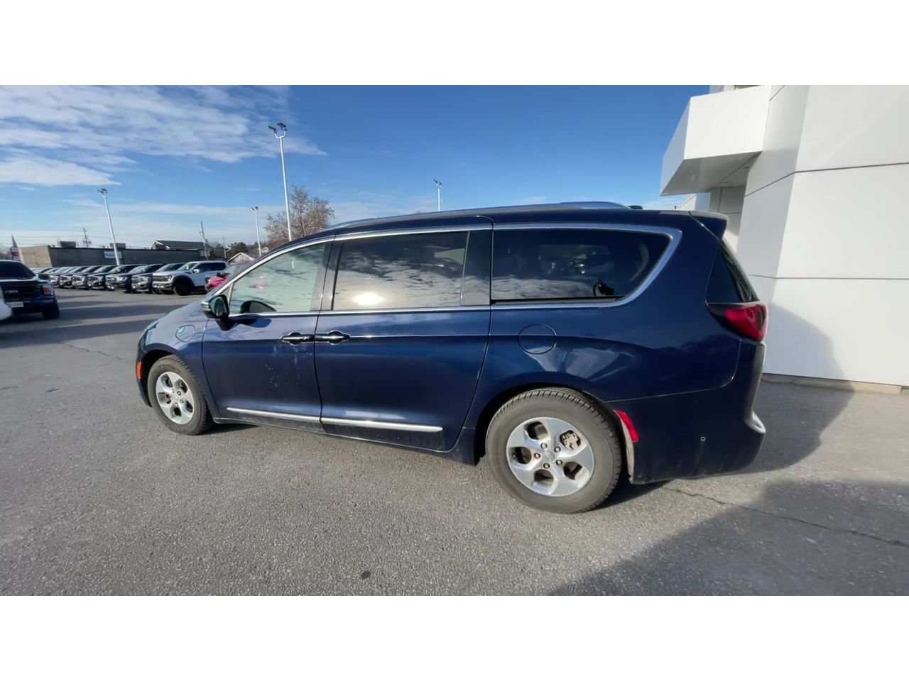 2018 Chrysler Pacifica Hybrid Limited - P21595 Mobile Image 5