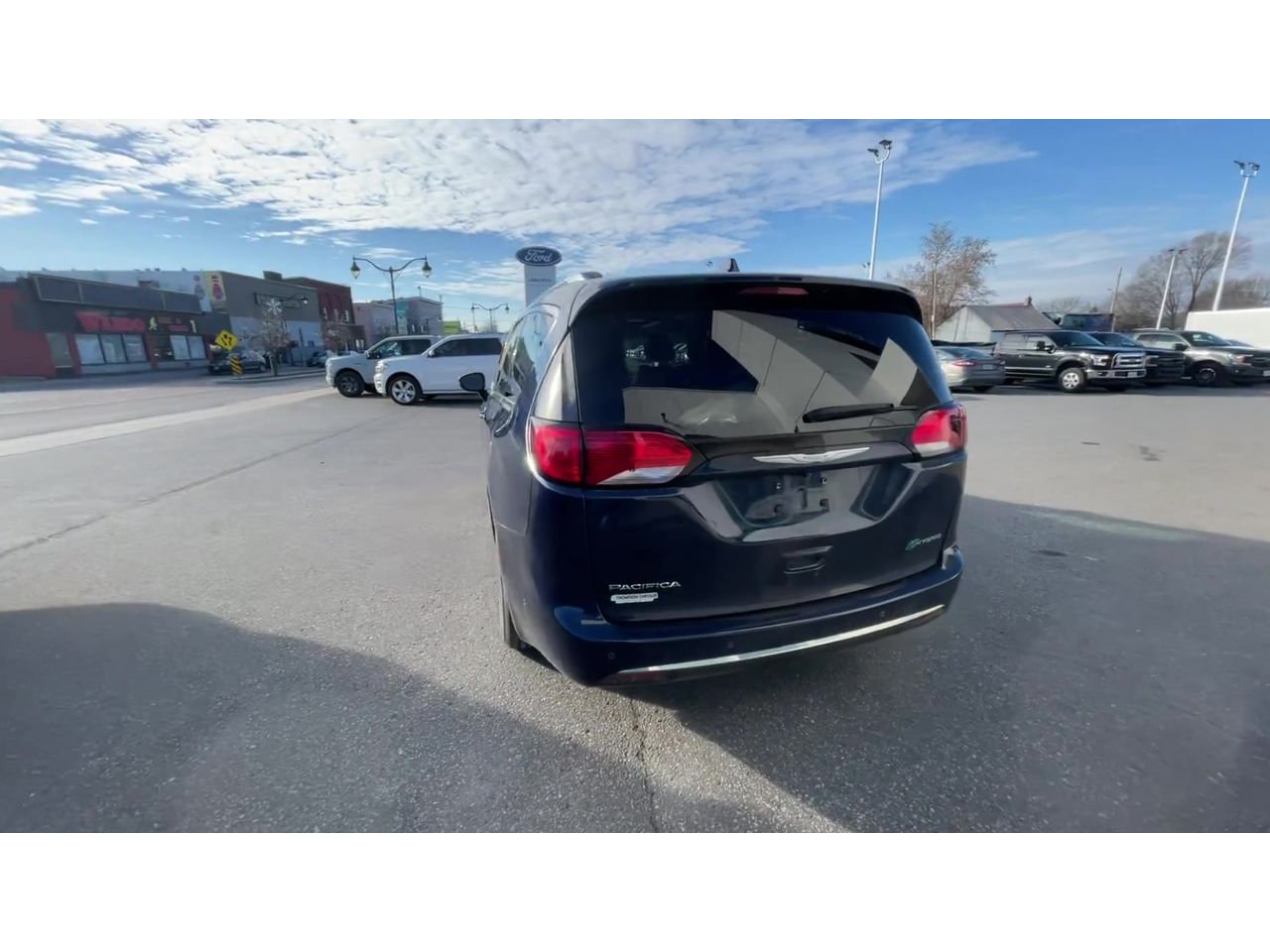 2018 Chrysler Pacifica Hybrid Limited - P21595 Mobile Image 6