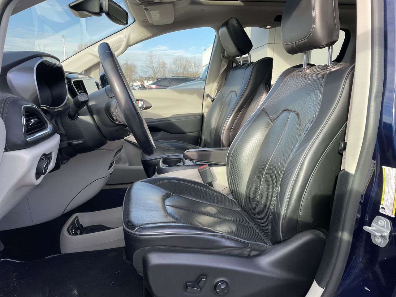 2018 Chrysler Pacifica Hybrid Limited - P21595 Mobile Image 10
