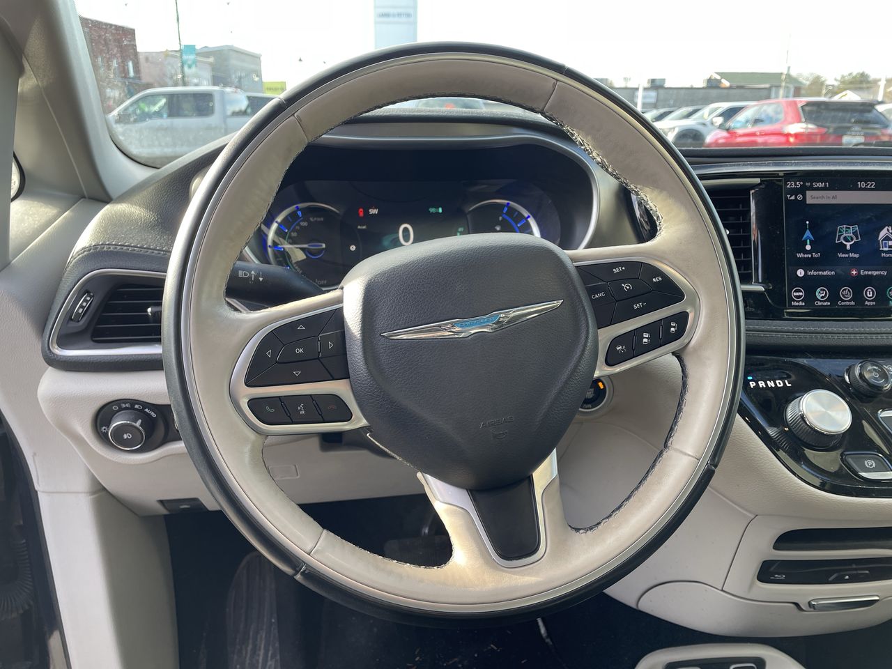 2018 Chrysler Pacifica Hybrid Limited - P21595 Mobile Image 13