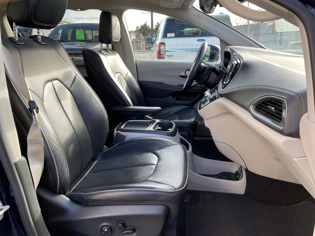2018 Chrysler Pacifica Hybrid Limited - P21595 Mobile Image 22