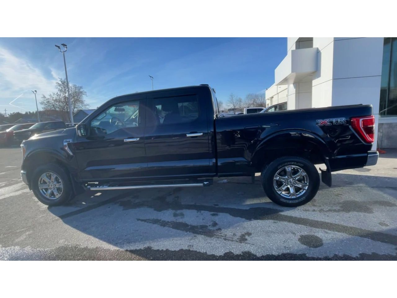 2021 Ford F-150 XLT - P21742 Mobile Image 5