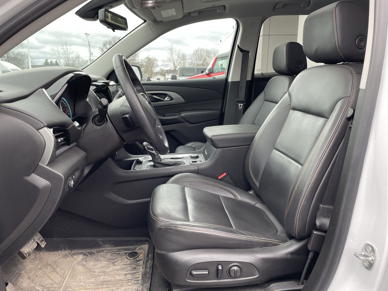 2021 Chevrolet Traverse RS - 21525A Mobile Image 2