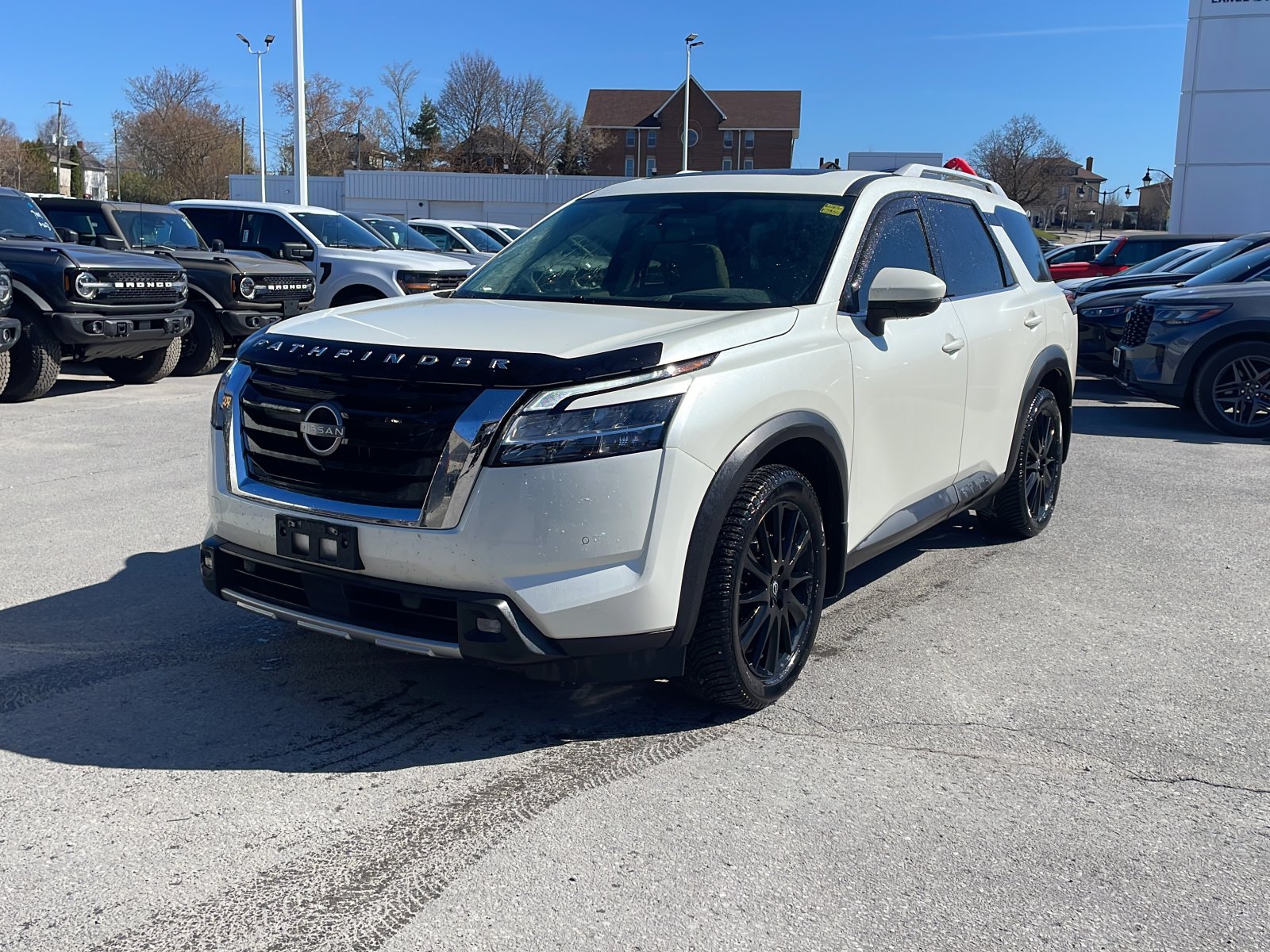 Nissan Pathfinder SL 4WD
