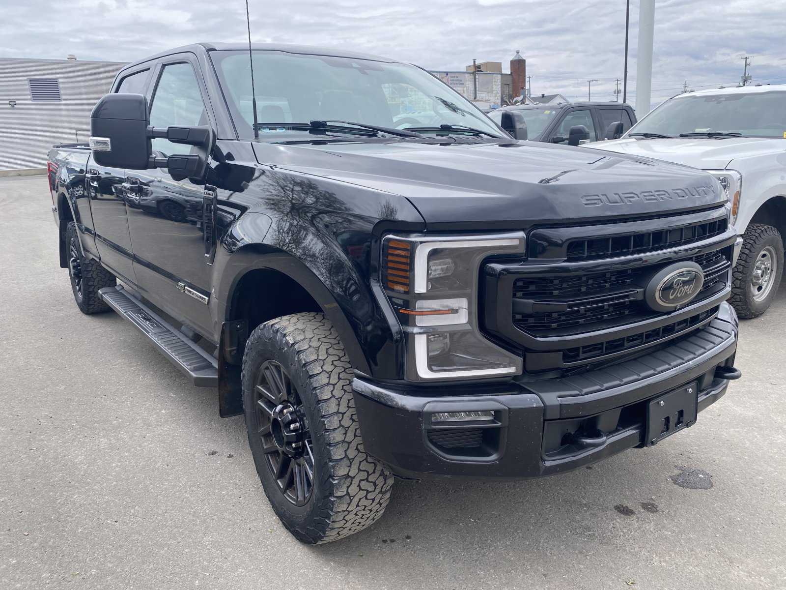 2022 Ford F-350 Super Duty Lariat Crew Cab 4WD