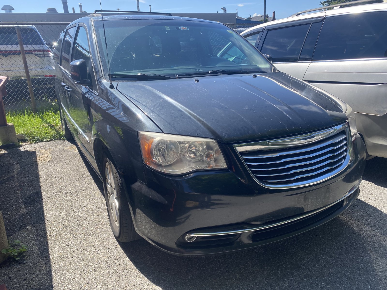 Brilliant Black Crystal Pearlcoat 2013 Chrysler Town & Country Minivan Front-Wheel Drive Automatic