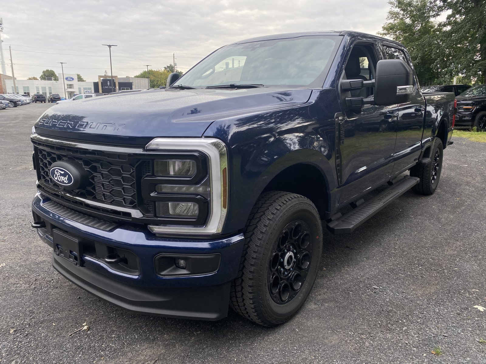 2027 Ford F-250 Super Duty XLT Crew Cab 4WD