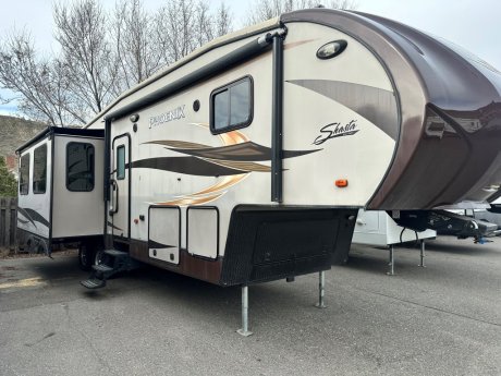 2015 SHASTA PHOENIX 33CK   Fifth Wheel