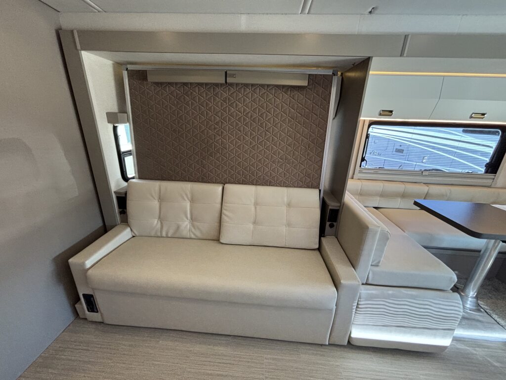 View/24D/2026 image-15