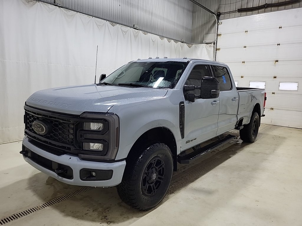 2025 Ford F-250 Super Duty Lariat Crew Cab 4WD